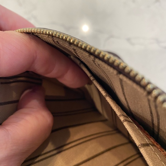 Louis Vuitton Wristlet Like NEW - Picture 10 of 14
